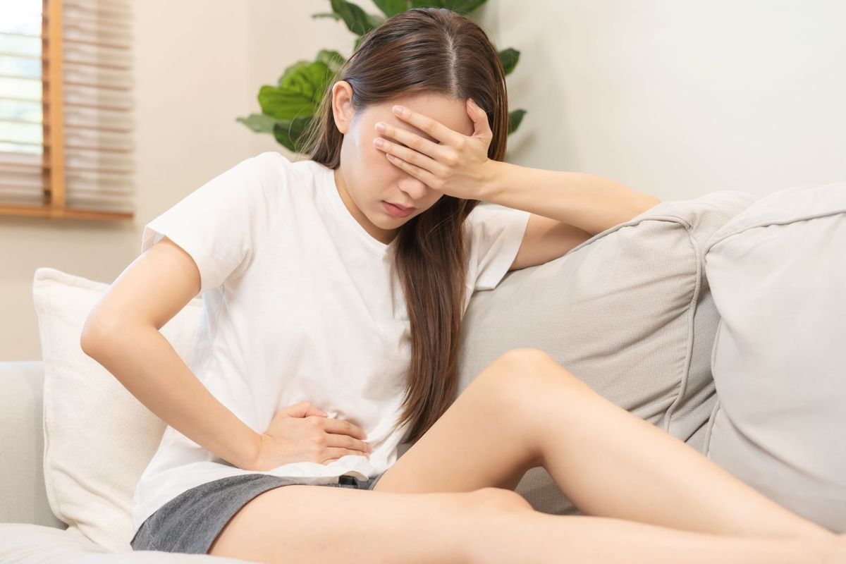 chậm kinh nguyệt có bị sao không