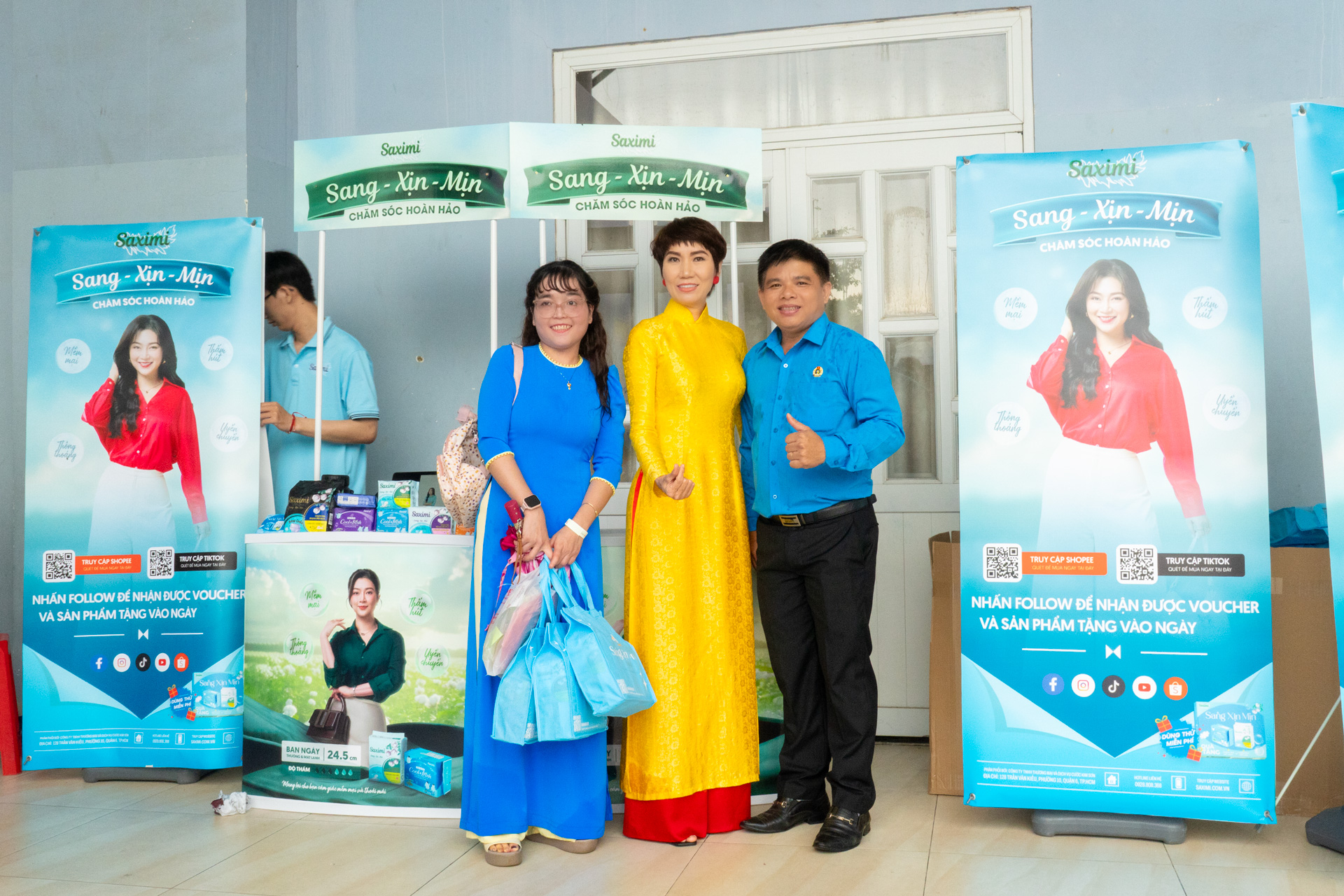 Đại diện thương hiệu băng vệ sinh cao cấp Saximi cùng các chủ tịch công đoàn