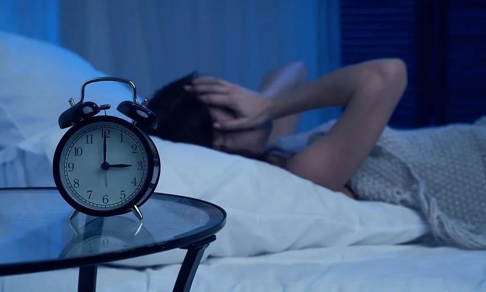 chậm kinh nguyệt có bị sao không